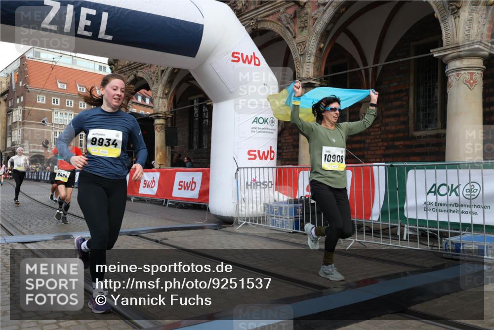 05.10.2025 - 20. swb-Marathon Bremen Yannick Fuchs http://msf.ph/oto/9251537 05.10.2025 10:53:53 Ziel 9494, 9934, 10020, 10416, 10906, 10966, 11046, 11141, 11383 meine-sportfotos.de