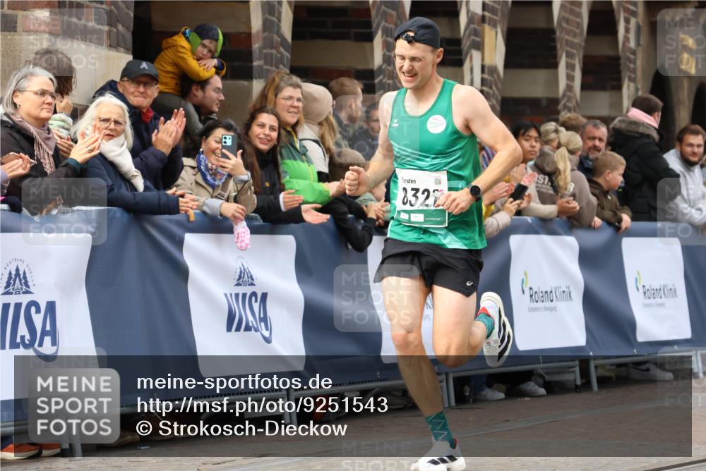 05.10.2025 - 20. swb-Marathon Bremen Strokosch-Dieckow http://msf.ph/oto/9251543 05.10.2025 12:49:28 Ziel 8321 meine-sportfotos.de