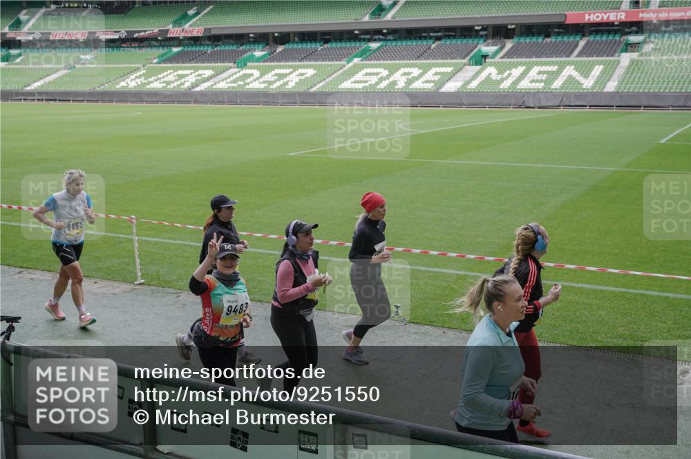 05.10.2025 - 20. swb-Marathon Bremen Michael Burmester http://msf.ph/oto/9251550 05.10.2025 10:41:01 Laufen im Stadion 7706, 8111, 9001, 9178, 9191, 9205, 9217, 9245, 9274, 9306, 9321, 9334, 9353, 9355, 9357, 9438, 9440, 9446, 9466, 9483, 9530, 9537, 9589, 9599, 9605, 9617, 9685, 9690, 9702, 9712, 9757, 9764, 9774, 9804, 9853, 9874, 9877, 9892, 9942, 10001, 10037, 10058, 10081, 10100, 10101, 10135, 10168, 10193, 10235, 10236, 10243, 10295, 10332, 10343, 10419, 10458, 10550, 10563, 10580, 10582, 10585, 10614, 10632, 11090, 11270, 7799, 9241, 9554, 9571, 9619, 9931 meine-sportfotos.de