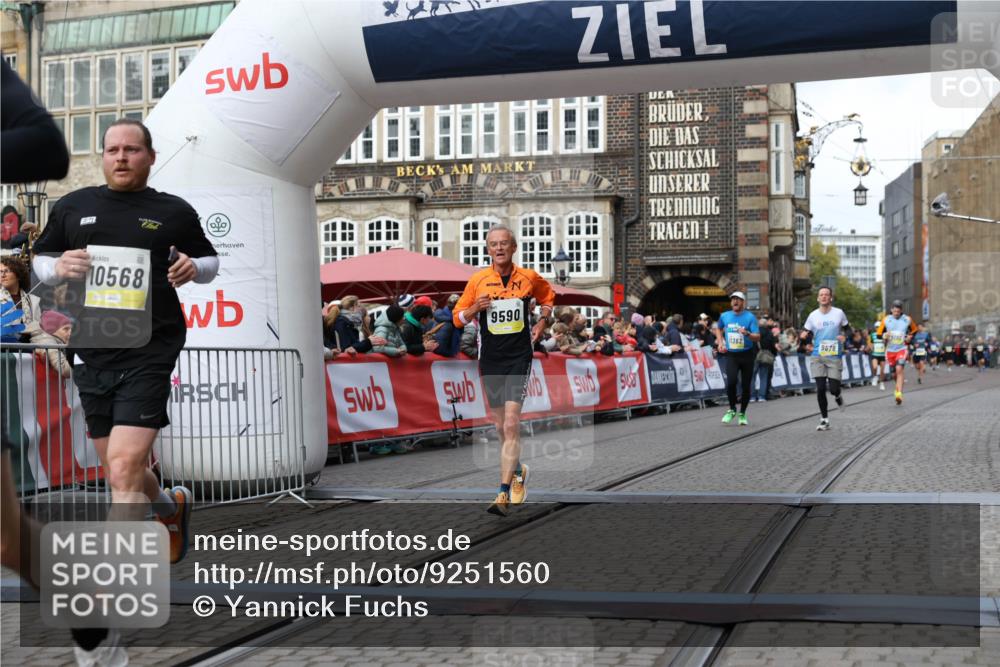 05.10.2025 - 20. swb-Marathon Bremen Yannick Fuchs http://msf.ph/oto/9251560 05.10.2025 10:45:05 Ziel 9590, 9678, 10568, 10633, 10851, 11362 meine-sportfotos.de