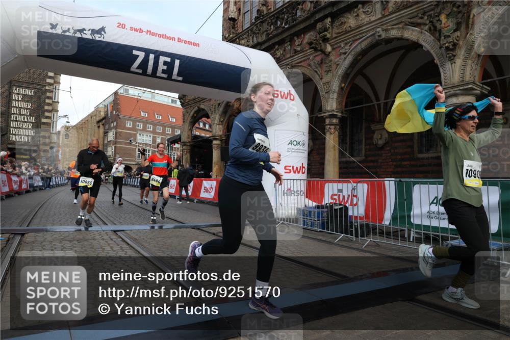 05.10.2025 - 20. swb-Marathon Bremen Yannick Fuchs http://msf.ph/oto/9251570 05.10.2025 10:53:53 Ziel 9494, 9934, 10020, 10416, 10906, 10966, 11046, 11141, 11383 meine-sportfotos.de