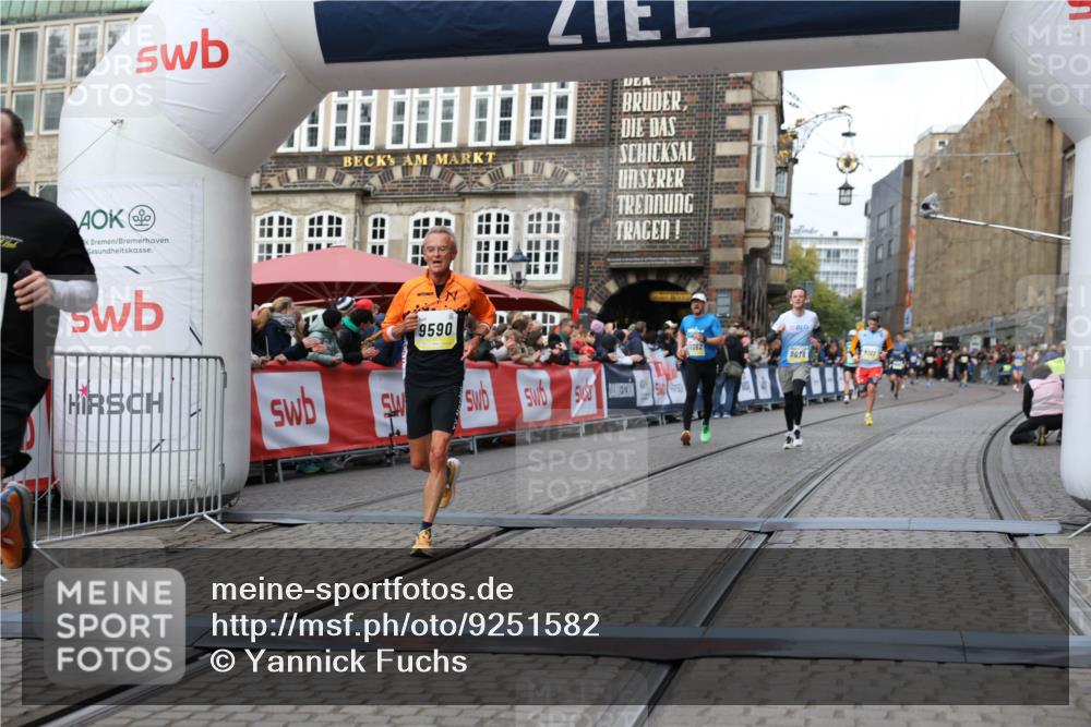 05.10.2025 - 20. swb-Marathon Bremen Yannick Fuchs http://msf.ph/oto/9251582 05.10.2025 10:45:06 Ziel 9202, 9590, 9678, 10568, 10633, 10851, 11362 meine-sportfotos.de