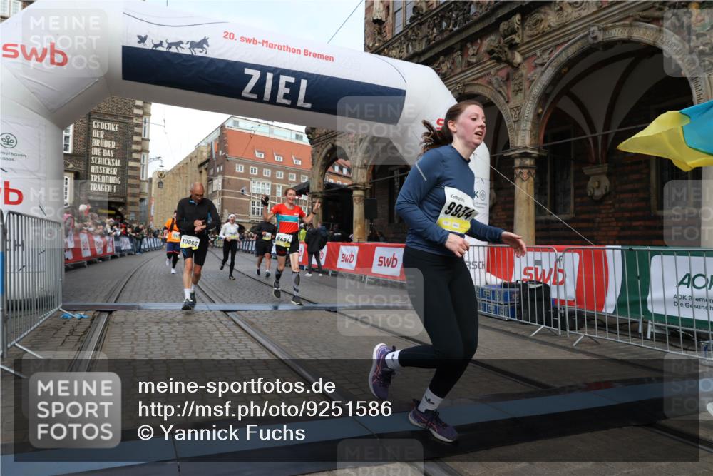 05.10.2025 - 20. swb-Marathon Bremen Yannick Fuchs http://msf.ph/oto/9251586 05.10.2025 10:53:53 Ziel 9494, 9934, 10020, 10416, 10906, 10966, 11046, 11141, 11383 meine-sportfotos.de