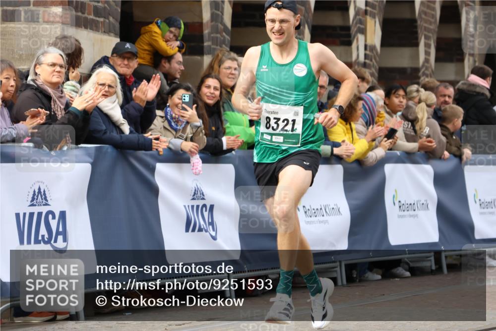 05.10.2025 - 20. swb-Marathon Bremen Strokosch-Dieckow http://msf.ph/oto/9251593 05.10.2025 12:49:28 Ziel 8321 meine-sportfotos.de