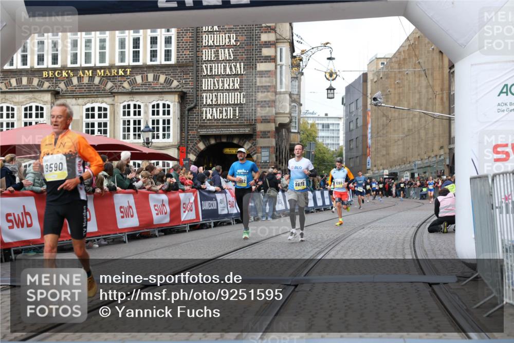 05.10.2025 - 20. swb-Marathon Bremen Yannick Fuchs http://msf.ph/oto/9251595 05.10.2025 10:45:06 Ziel 9202, 9590, 9678, 10568, 10633, 10851, 11362 meine-sportfotos.de