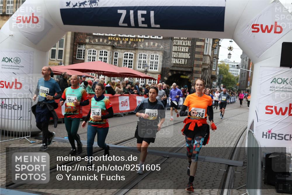 05.10.2025 - 20. swb-Marathon Bremen Yannick Fuchs http://msf.ph/oto/9251605 05.10.2025 11:14:01 Ziel 7014, 7410, 9667, 9946, 10671, 10756, 10842, 11652, 11653 meine-sportfotos.de