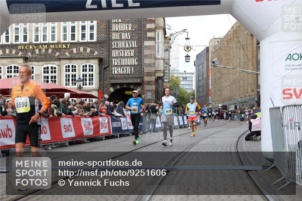 05.10.2025 - 20. swb-Marathon Bremen Yannick Fuchs http://msf.ph/oto/9251606 05.10.2025 10:45:06 Ziel 9202, 9590, 9678, 10568, 10633, 10851, 11362 meine-sportfotos.de