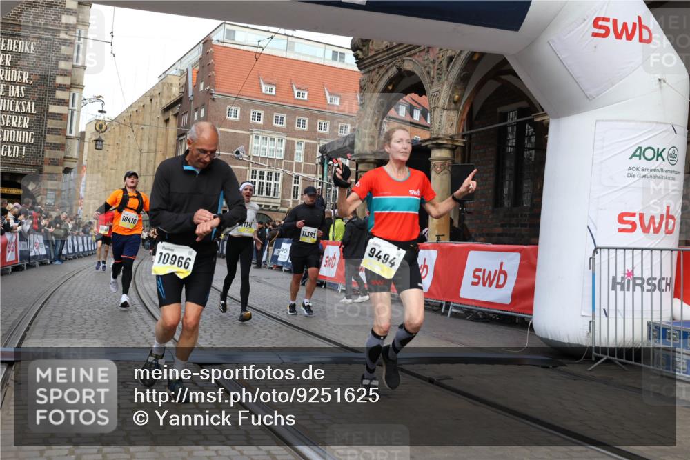05.10.2025 - 20. swb-Marathon Bremen Yannick Fuchs http://msf.ph/oto/9251625 05.10.2025 10:53:54 Ziel 9494, 9934, 10020, 10416, 10906, 10966, 11141, 11383 meine-sportfotos.de