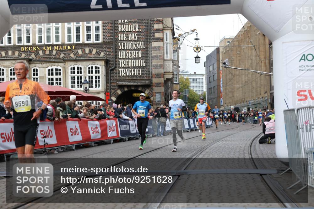 05.10.2025 - 20. swb-Marathon Bremen Yannick Fuchs http://msf.ph/oto/9251628 05.10.2025 10:45:06 Ziel 9202, 9590, 9678, 10568, 10633, 10851, 11362 meine-sportfotos.de
