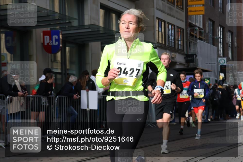 05.10.2025 - 20. swb-Marathon Bremen Strokosch-Dieckow http://msf.ph/oto/9251646 05.10.2025 10:54:37 Ziel 8326, 9282, 9295, 9427, 9436, 9475, 9560, 9570, 9591, 9754, 9776, 9791, 10014, 10024, 10180, 10231, 10232, 10233, 10307, 10487, 10609, 10770, 10920, 11163, 11276, 11317, 11320, 11363, 11373, 11470, 11507, 11523, 8326, 9282, 9295, 9427, 9436, 9475, 9560, 9570, 9591, 9754, 9776, 9791, 10014, 10024, 10180, 10231, 10232, 10233, 10307, 10487, 10609, 10770, 10920, 11163, 11276, 11317, 11320, 11363, 11373, 11470, 11507, 11523 meine-sportfotos.de