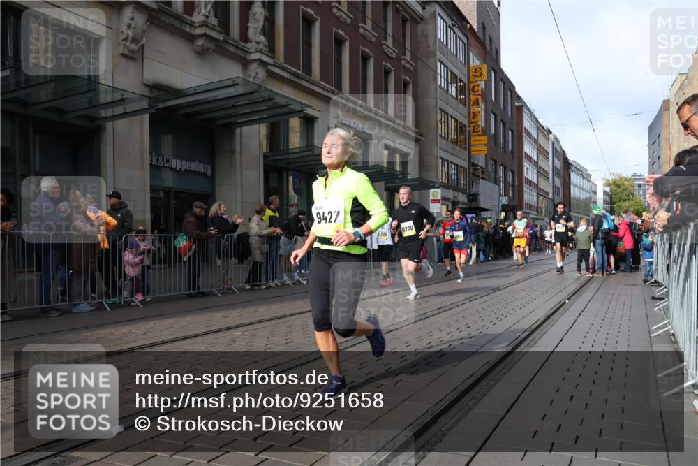 05.10.2025 - 20. swb-Marathon Bremen Strokosch-Dieckow http://msf.ph/oto/9251658 05.10.2025 10:54:38 Ziel 8326, 9427, 9436, 9475, 9560, 9570, 9754, 9776, 9791, 10014, 10024, 10034, 10180, 10231, 10232, 10233, 10307, 10487, 10609, 10770, 10920, 11163, 11276, 11317, 11320, 11363, 11373, 11470, 11507, 11523, 8326, 9427, 9436, 9475, 9560, 9570, 9754, 9776, 9791, 10014, 10024, 10034, 10180, 10231, 10232, 10233, 10307, 10487, 10609, 10770, 10920, 11163, 11276, 11317, 11320, 11363, 11373, 11470, 11507, 11523 meine-sportfotos.de