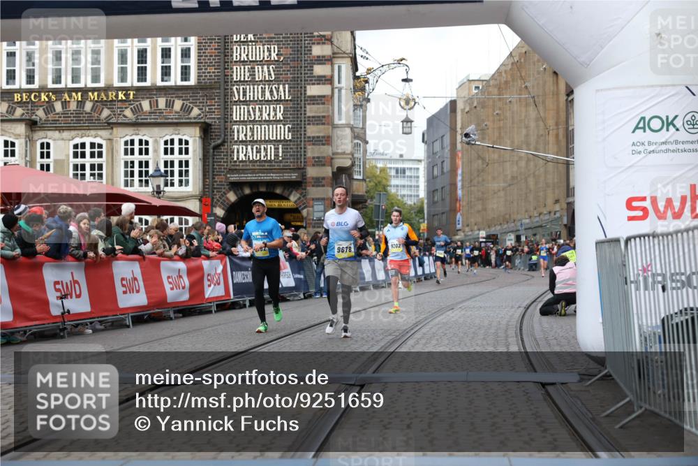 05.10.2025 - 20. swb-Marathon Bremen Yannick Fuchs http://msf.ph/oto/9251659 05.10.2025 10:45:06 Ziel 9202, 9590, 9678, 10568, 10633, 10851, 11362 meine-sportfotos.de