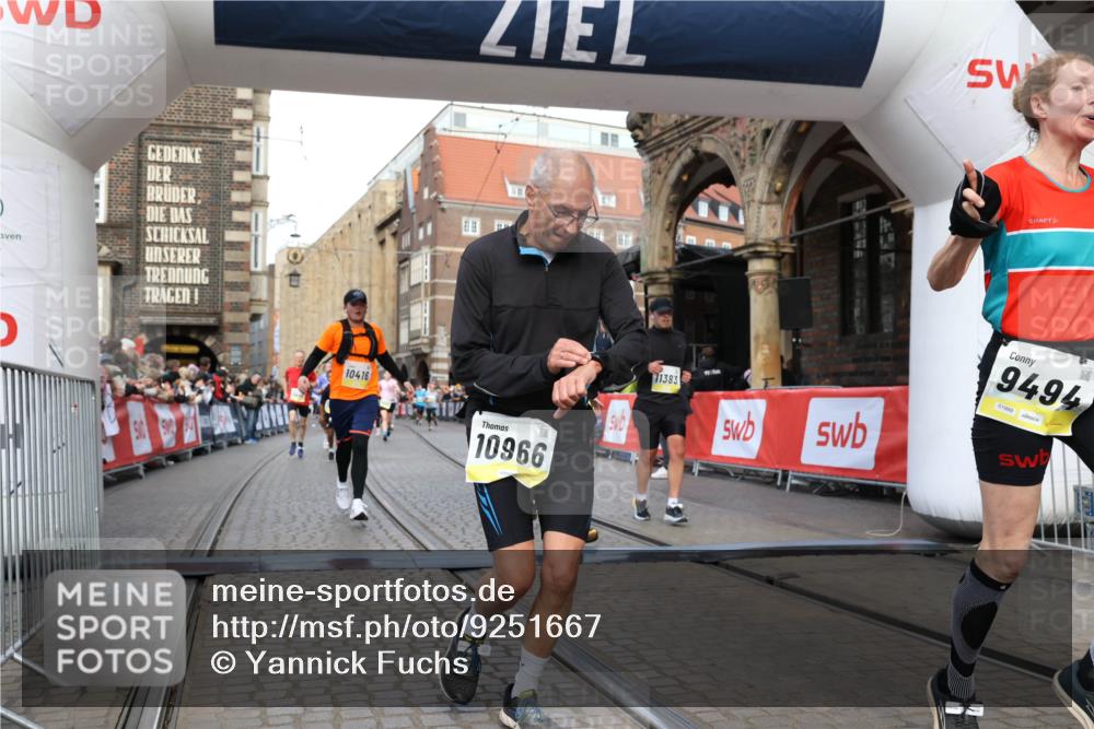05.10.2025 - 20. swb-Marathon Bremen Yannick Fuchs http://msf.ph/oto/9251667 05.10.2025 10:53:54 Ziel 9494, 9934, 10020, 10416, 10906, 10966, 11141, 11383 meine-sportfotos.de