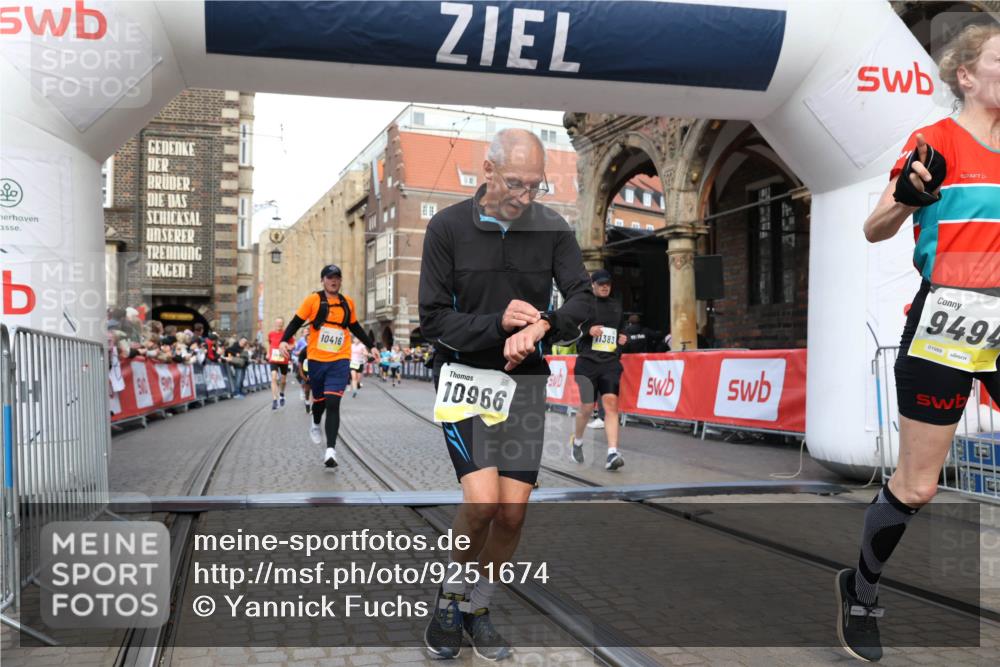 05.10.2025 - 20. swb-Marathon Bremen Yannick Fuchs http://msf.ph/oto/9251674 05.10.2025 10:53:54 Ziel 9494, 9934, 10020, 10416, 10906, 10966, 11141, 11383 meine-sportfotos.de