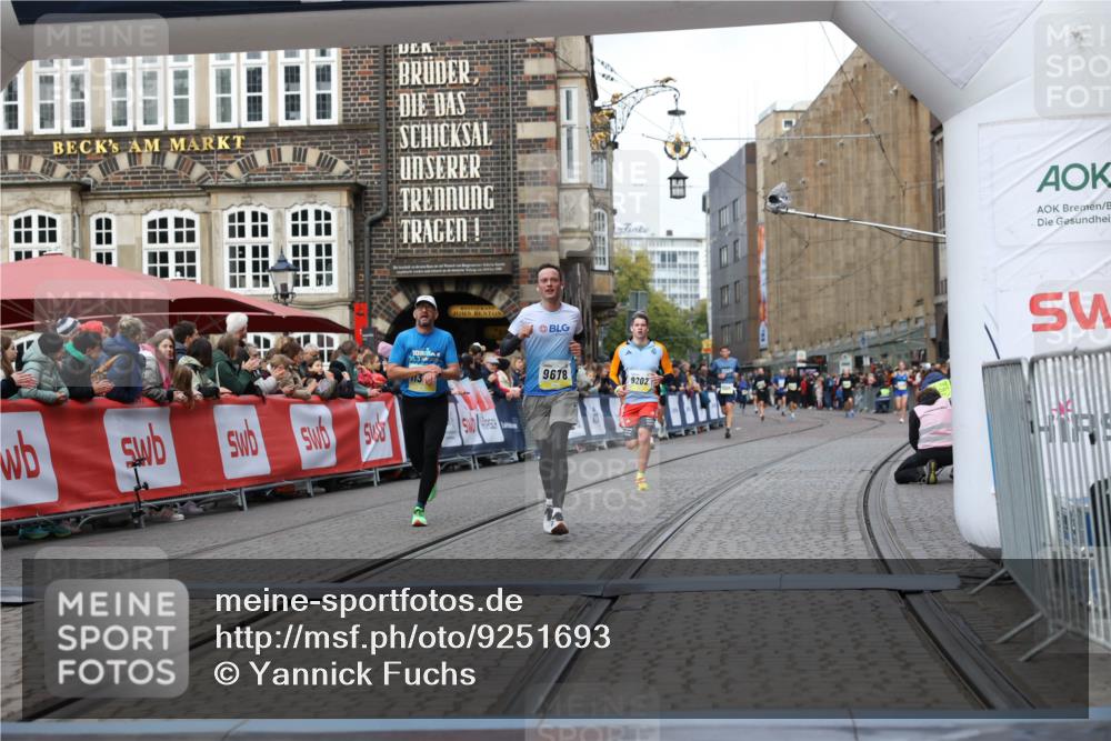 05.10.2025 - 20. swb-Marathon Bremen Yannick Fuchs http://msf.ph/oto/9251693 05.10.2025 10:45:07 Ziel 9202, 9590, 9678, 10568, 10633, 10851, 11362 meine-sportfotos.de