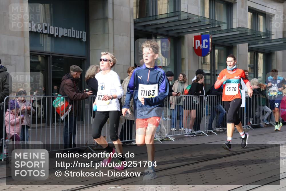 05.10.2025 - 20. swb-Marathon Bremen Strokosch-Dieckow http://msf.ph/oto/9251704 05.10.2025 10:54:39 Ziel 8326, 9176, 9427, 9436, 9475, 9560, 9570, 9754, 9776, 9791, 10014, 10024, 10034, 10180, 10231, 10232, 10233, 10307, 10487, 10609, 10770, 10920, 11163, 11276, 11317, 11320, 11363, 11373, 11470, 11507, 11523, 8326, 9176, 9427, 9436, 9475, 9560, 9570, 9754, 9776, 9791, 10014, 10024, 10034, 10180, 10231, 10232, 10233, 10307, 10487, 10609, 10770, 10920, 11163, 11276, 11317, 11320, 11363, 11373, 11470, 11507, 11523 meine-sportfotos.de