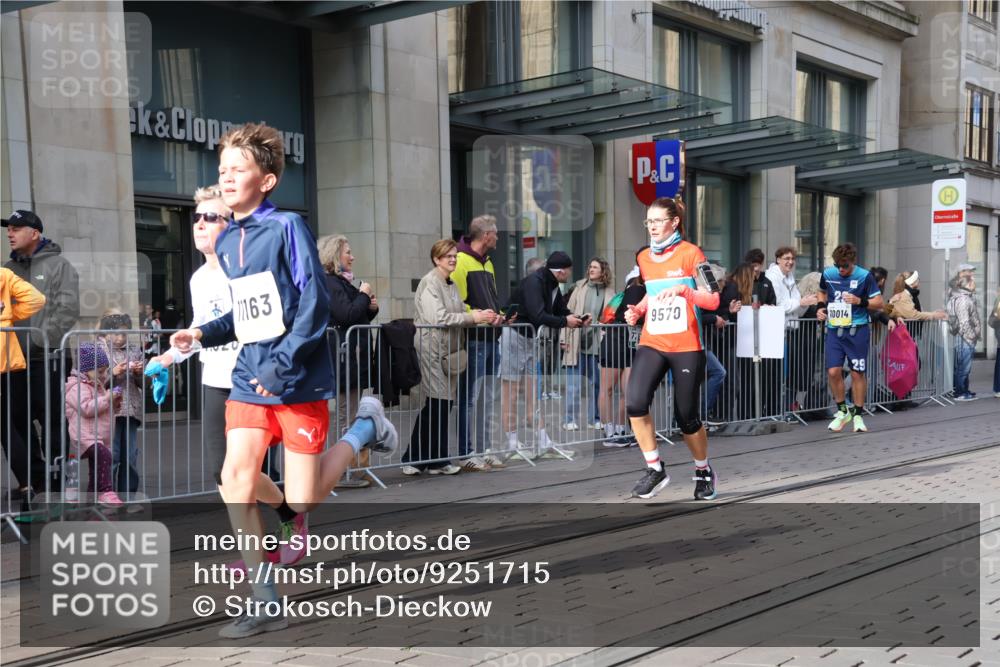 05.10.2025 - 20. swb-Marathon Bremen Strokosch-Dieckow http://msf.ph/oto/9251715 05.10.2025 10:54:40 Ziel 8326, 9176, 9427, 9436, 9475, 9560, 9570, 9776, 9791, 10003, 10014, 10024, 10034, 10180, 10231, 10232, 10233, 10307, 10326, 10487, 10609, 10770, 10920, 11163, 11276, 11317, 11320, 11363, 11373, 11470, 11507, 11523, 8326, 9176, 9427, 9436, 9475, 9560, 9570, 9776, 9791, 10003, 10014, 10024, 10034, 10180, 10231, 10232, 10233, 10307, 10326, 10487, 10609, 10770, 10920, 11163, 11276, 11317, 11320, 11363, 11373, 11470, 11507, 11523 meine-sportfotos.de