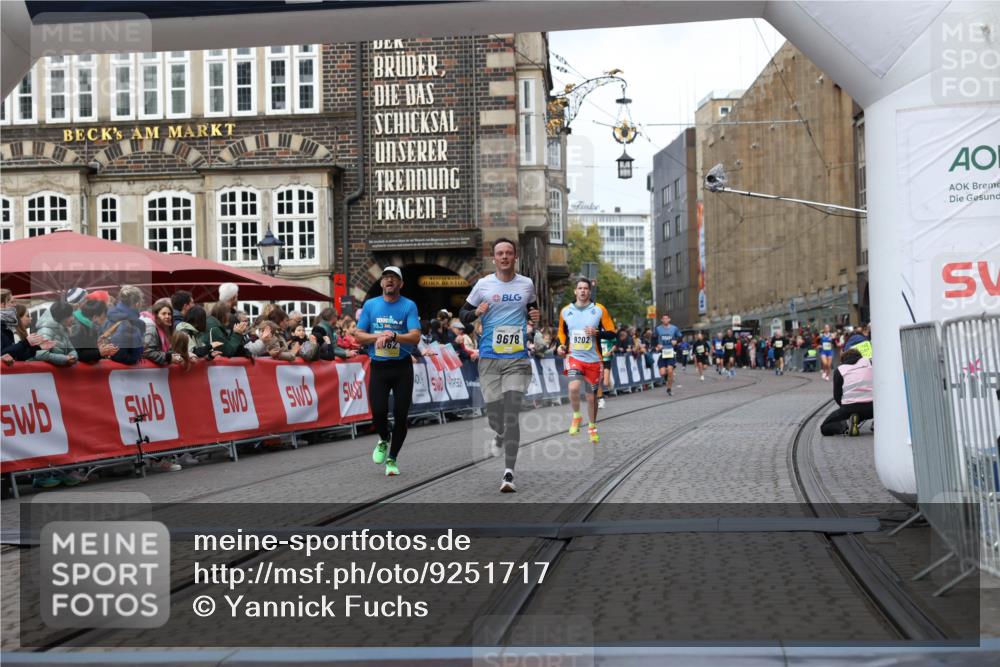 05.10.2025 - 20. swb-Marathon Bremen Yannick Fuchs http://msf.ph/oto/9251717 05.10.2025 10:45:07 Ziel 9202, 9590, 9678, 10568, 10633, 10851, 11362 meine-sportfotos.de
