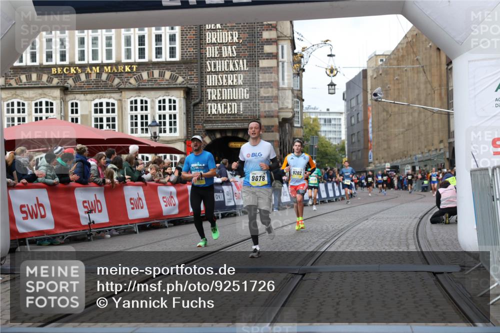 05.10.2025 - 20. swb-Marathon Bremen Yannick Fuchs http://msf.ph/oto/9251726 05.10.2025 10:45:07 Ziel 9202, 9590, 9678, 10568, 10633, 10851, 11362 meine-sportfotos.de