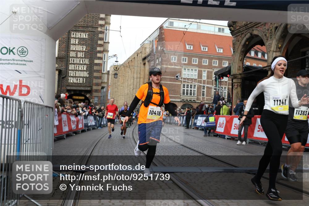 05.10.2025 - 20. swb-Marathon Bremen Yannick Fuchs http://msf.ph/oto/9251739 05.10.2025 10:53:55 Ziel 9494, 9934, 10020, 10416, 10696, 10906, 10966, 11141, 11383, 11445 meine-sportfotos.de