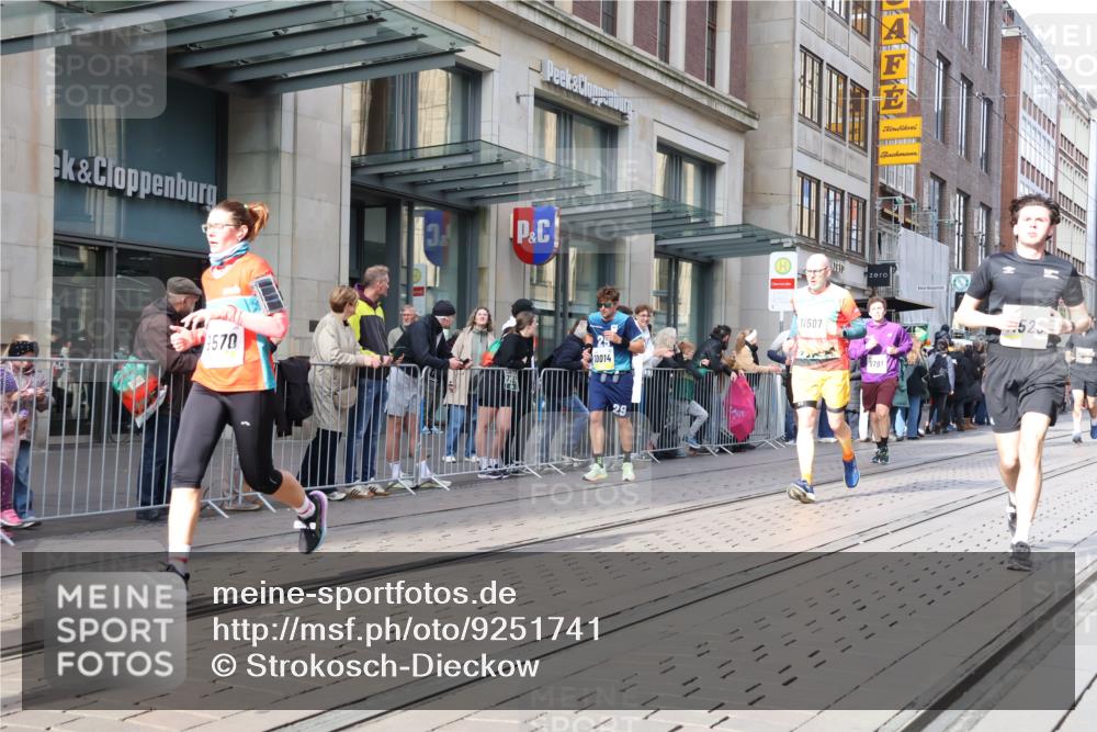 05.10.2025 - 20. swb-Marathon Bremen Strokosch-Dieckow http://msf.ph/oto/9251741 05.10.2025 10:54:40 Ziel 8326, 9176, 9427, 9436, 9475, 9560, 9570, 9776, 9791, 10003, 10014, 10024, 10034, 10180, 10231, 10232, 10233, 10307, 10326, 10487, 10609, 10770, 10920, 11163, 11276, 11317, 11320, 11363, 11373, 11470, 11507, 11523, 8326, 9176, 9427, 9436, 9475, 9560, 9570, 9776, 9791, 10003, 10014, 10024, 10034, 10180, 10231, 10232, 10233, 10307, 10326, 10487, 10609, 10770, 10920, 11163, 11276, 11317, 11320, 11363, 11373, 11470, 11507, 11523 meine-sportfotos.de