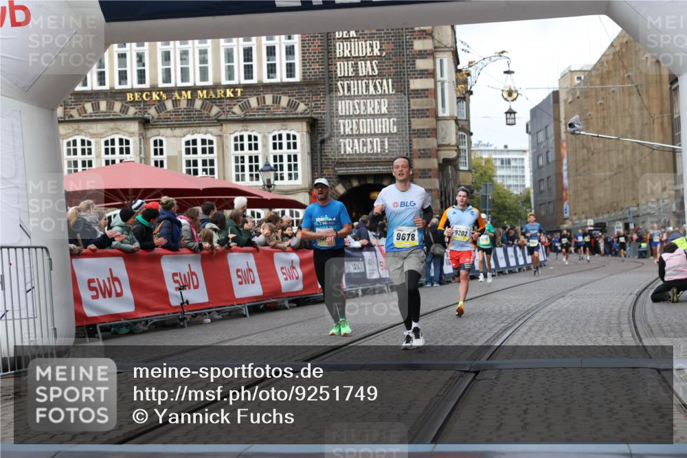 05.10.2025 - 20. swb-Marathon Bremen Yannick Fuchs http://msf.ph/oto/9251749 05.10.2025 10:45:07 Ziel 9202, 9590, 9678, 10568, 10633, 10851, 11362 meine-sportfotos.de