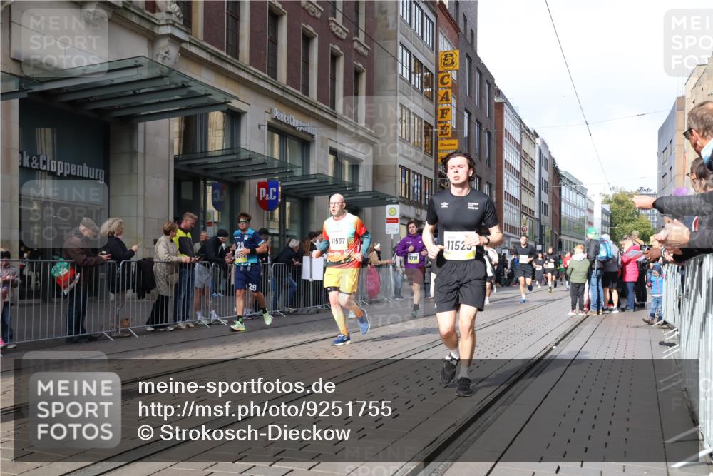 05.10.2025 - 20. swb-Marathon Bremen Strokosch-Dieckow http://msf.ph/oto/9251755 05.10.2025 10:54:41 Ziel 9176, 9318, 9427, 9436, 9475, 9560, 9570, 9791, 10003, 10014, 10024, 10034, 10180, 10231, 10232, 10233, 10307, 10326, 10487, 10609, 10770, 10920, 11163, 11276, 11317, 11320, 11363, 11373, 11470, 11507, 11523, 9176, 9318, 9427, 9436, 9475, 9560, 9570, 9791, 10003, 10014, 10024, 10034, 10180, 10231, 10232, 10233, 10307, 10326, 10487, 10609, 10770, 10920, 11163, 11276, 11317, 11320, 11363, 11373, 11470, 11507, 11523 meine-sportfotos.de
