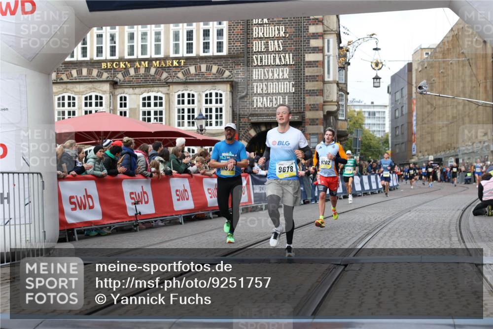 05.10.2025 - 20. swb-Marathon Bremen Yannick Fuchs http://msf.ph/oto/9251757 05.10.2025 10:45:08 Ziel 9202, 9590, 9678, 10568, 10633, 10851, 11362 meine-sportfotos.de