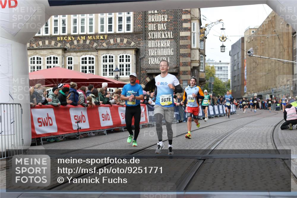 05.10.2025 - 20. swb-Marathon Bremen Yannick Fuchs http://msf.ph/oto/9251771 05.10.2025 10:45:08 Ziel 9202, 9590, 9678, 10568, 10633, 10851, 11362 meine-sportfotos.de
