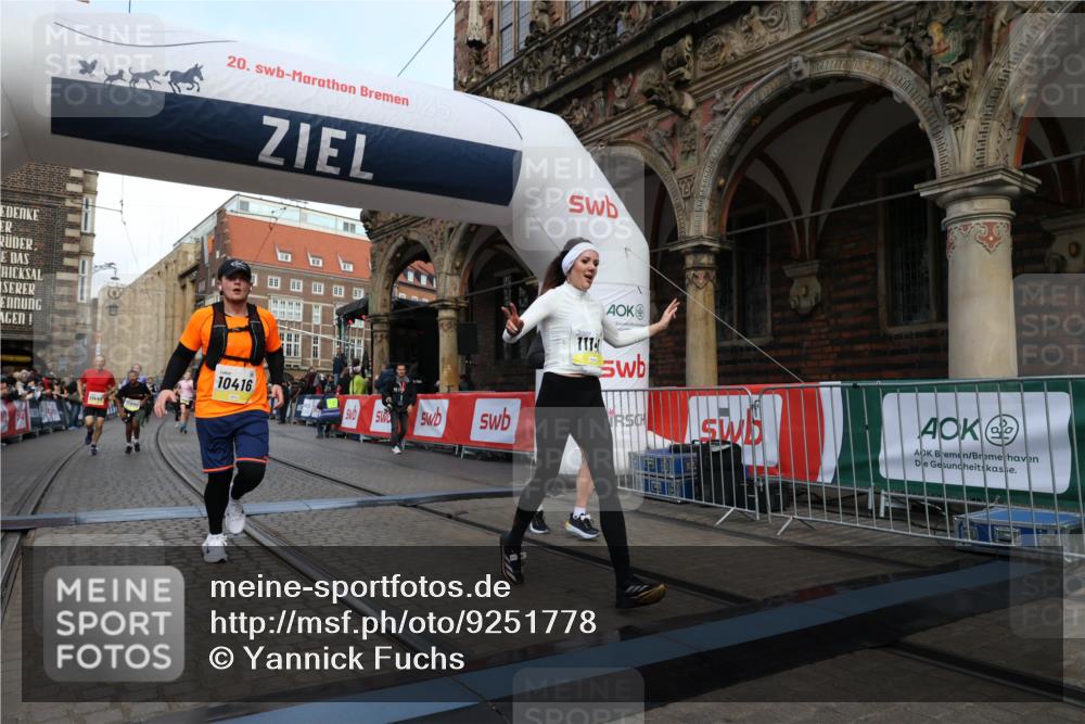 05.10.2025 - 20. swb-Marathon Bremen Yannick Fuchs http://msf.ph/oto/9251778 05.10.2025 10:53:56 Ziel 9494, 9701, 9934, 10020, 10416, 10696, 10906, 10966, 11141, 11383, 11445 meine-sportfotos.de
