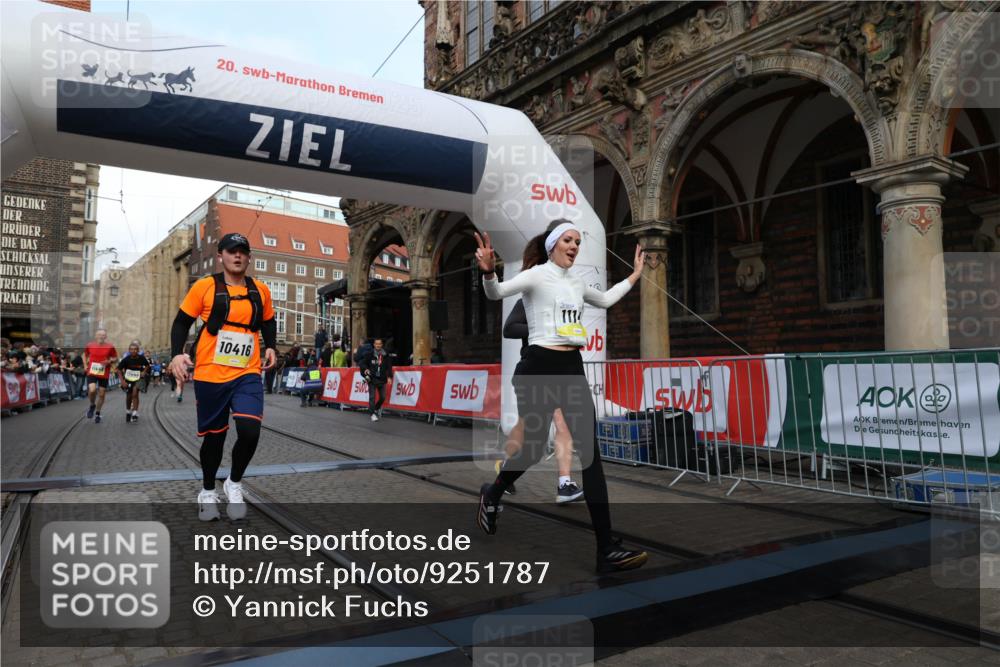 05.10.2025 - 20. swb-Marathon Bremen Yannick Fuchs http://msf.ph/oto/9251787 05.10.2025 10:53:56 Ziel 9494, 9701, 9934, 10020, 10416, 10696, 10906, 10966, 11141, 11383, 11445 meine-sportfotos.de