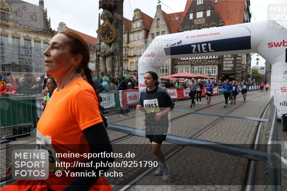 05.10.2025 - 20. swb-Marathon Bremen Yannick Fuchs http://msf.ph/oto/9251790 05.10.2025 11:14:03 Ziel 7014, 7410, 9631, 9667, 9946, 10000, 10036, 10512, 10671, 10721, 10756, 10842, 11541, 11548, 11652, 11653 meine-sportfotos.de