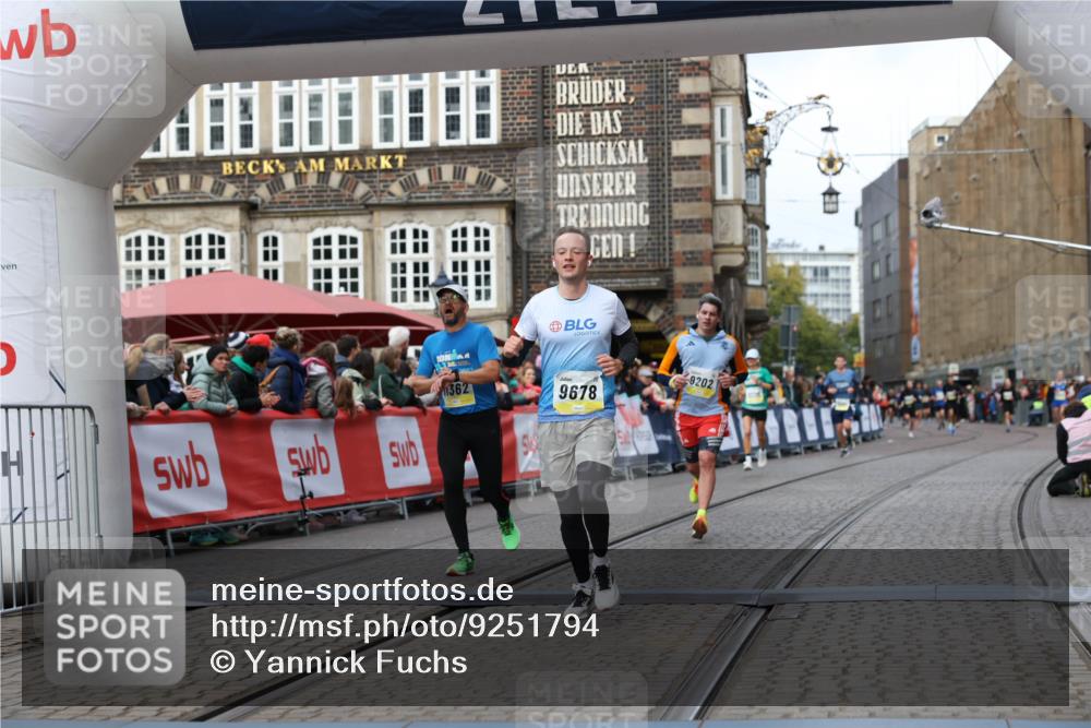 05.10.2025 - 20. swb-Marathon Bremen Yannick Fuchs http://msf.ph/oto/9251794 05.10.2025 10:45:08 Ziel 9202, 9590, 9678, 10568, 10633, 10851, 11362 meine-sportfotos.de