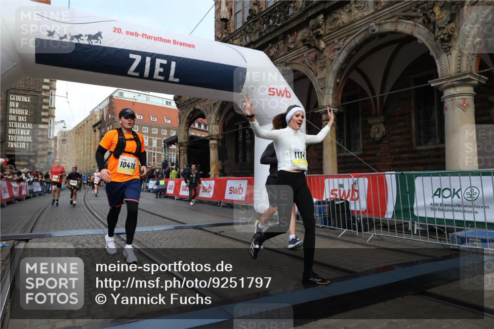 05.10.2025 - 20. swb-Marathon Bremen Yannick Fuchs http://msf.ph/oto/9251797 05.10.2025 10:53:56 Ziel 9494, 9701, 9934, 10020, 10416, 10696, 10906, 10966, 11141, 11383, 11445 meine-sportfotos.de