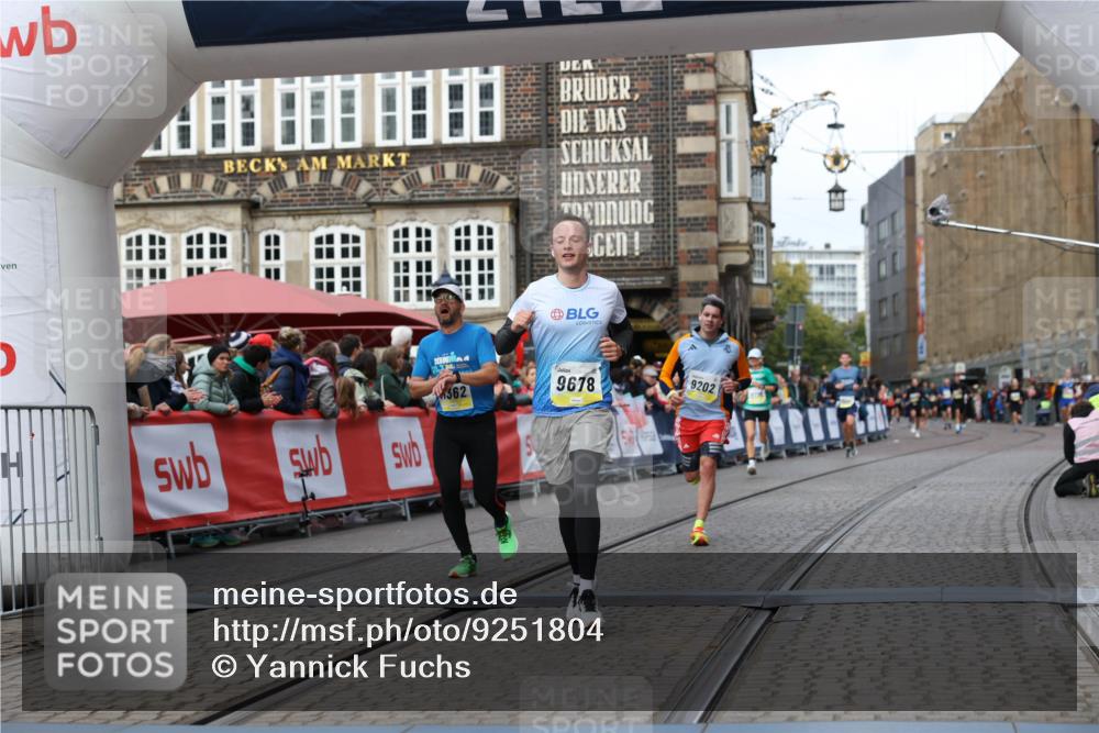 05.10.2025 - 20. swb-Marathon Bremen Yannick Fuchs http://msf.ph/oto/9251804 05.10.2025 10:45:08 Ziel 9202, 9590, 9678, 10568, 10633, 10851, 11362 meine-sportfotos.de