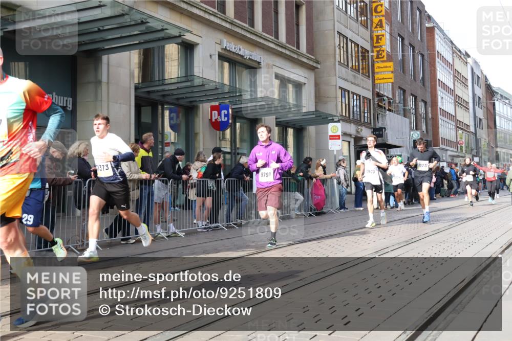 05.10.2025 - 20. swb-Marathon Bremen Strokosch-Dieckow http://msf.ph/oto/9251809 05.10.2025 10:54:43 Ziel 9176, 9318, 9427, 9475, 9560, 9570, 9791, 10003, 10014, 10024, 10034, 10180, 10231, 10232, 10233, 10307, 10326, 10609, 10920, 11140, 11317, 11320, 11363, 11373, 11470, 11507, 11523, 9176, 9318, 9427, 9475, 9560, 9570, 9791, 10003, 10014, 10024, 10034, 10180, 10231, 10232, 10233, 10307, 10326, 10609, 10920, 11140, 11317, 11320, 11363, 11373, 11470, 11507, 11523 meine-sportfotos.de
