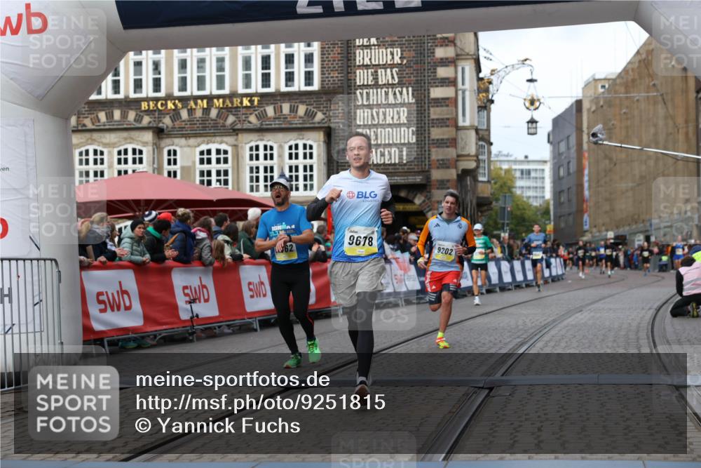 05.10.2025 - 20. swb-Marathon Bremen Yannick Fuchs http://msf.ph/oto/9251815 05.10.2025 10:45:08 Ziel 9202, 9590, 9678, 10568, 10633, 10851, 11362 meine-sportfotos.de