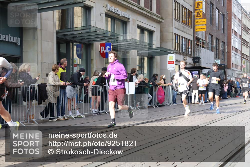 05.10.2025 - 20. swb-Marathon Bremen Strokosch-Dieckow http://msf.ph/oto/9251821 05.10.2025 10:54:43 Ziel 9176, 9318, 9427, 9475, 9560, 9570, 9791, 10003, 10014, 10024, 10034, 10180, 10231, 10232, 10233, 10307, 10326, 10609, 10920, 11140, 11317, 11320, 11363, 11373, 11470, 11507, 11523, 9176, 9318, 9427, 9475, 9560, 9570, 9791, 10003, 10014, 10024, 10034, 10180, 10231, 10232, 10233, 10307, 10326, 10609, 10920, 11140, 11317, 11320, 11363, 11373, 11470, 11507, 11523 meine-sportfotos.de