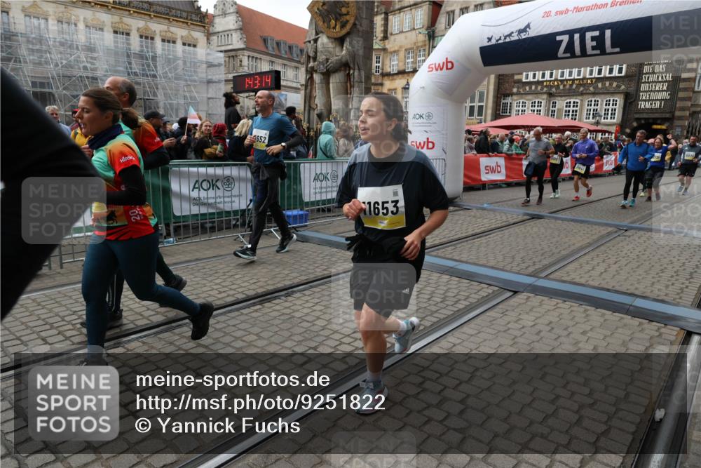 05.10.2025 - 20. swb-Marathon Bremen Yannick Fuchs http://msf.ph/oto/9251822 05.10.2025 11:14:04 Ziel 7014, 7410, 9342, 9631, 9667, 9946, 10000, 10036, 10512, 10671, 10721, 10756, 10842, 11541, 11548, 11652, 11653 meine-sportfotos.de