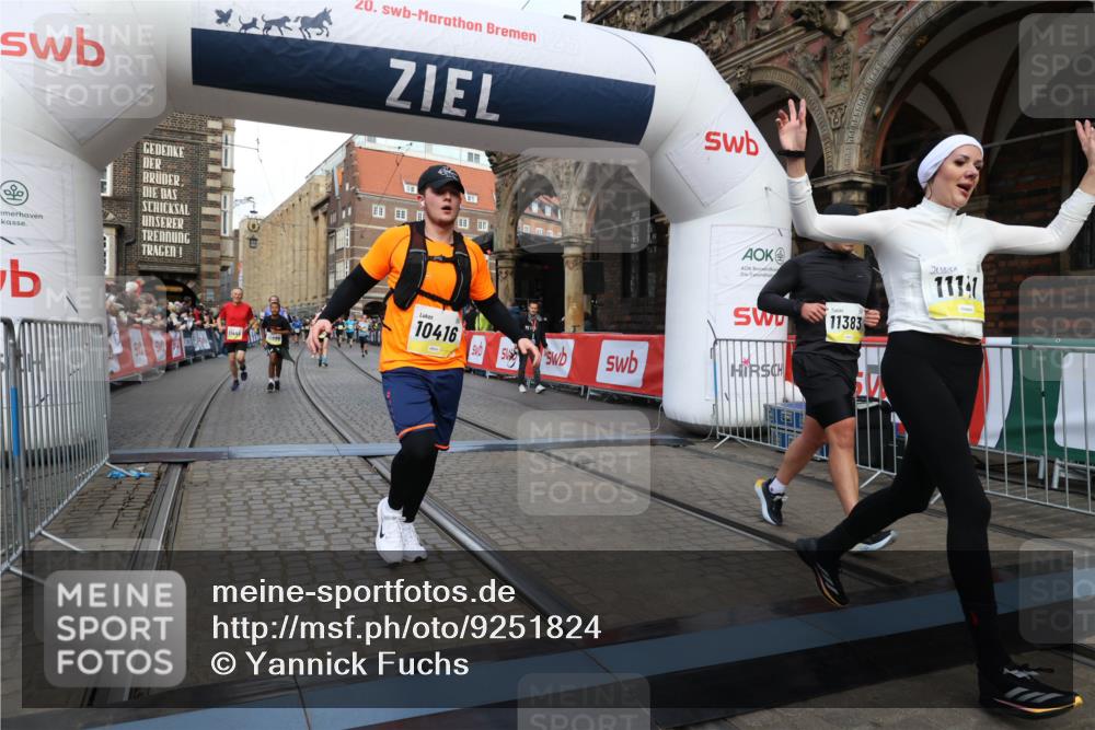 05.10.2025 - 20. swb-Marathon Bremen Yannick Fuchs http://msf.ph/oto/9251824 05.10.2025 10:53:56 Ziel 9494, 9701, 9934, 10020, 10416, 10696, 10906, 10966, 11141, 11383, 11445 meine-sportfotos.de
