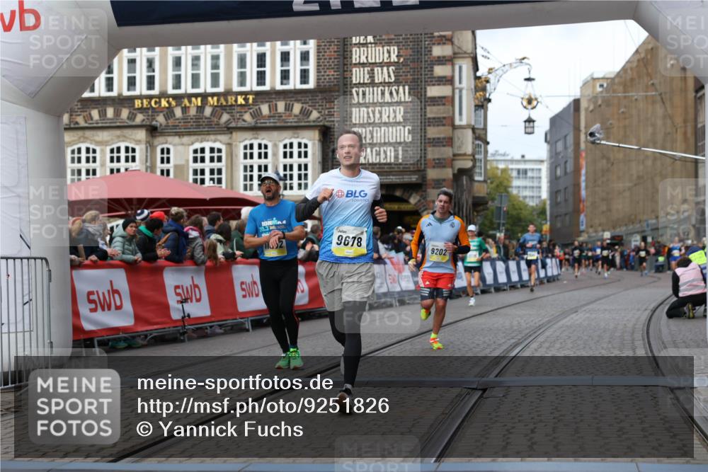 05.10.2025 - 20. swb-Marathon Bremen Yannick Fuchs http://msf.ph/oto/9251826 05.10.2025 10:45:08 Ziel 9202, 9590, 9678, 10568, 10633, 10851, 11362 meine-sportfotos.de
