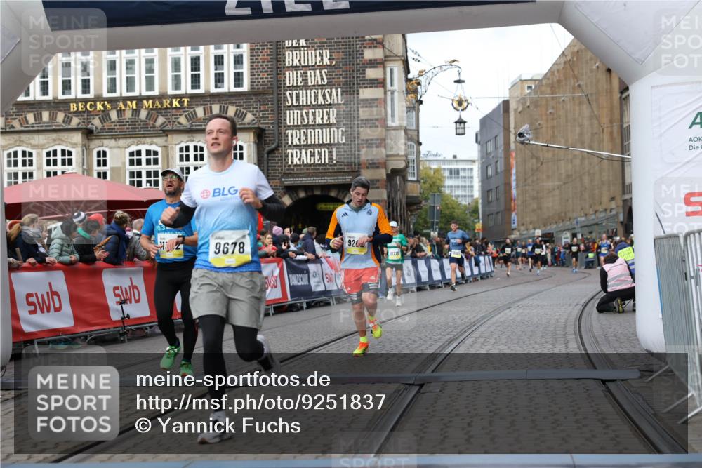 05.10.2025 - 20. swb-Marathon Bremen Yannick Fuchs http://msf.ph/oto/9251837 05.10.2025 10:45:09 Ziel 9202, 9590, 9678, 10568, 10633, 10851, 11362, 11715 meine-sportfotos.de