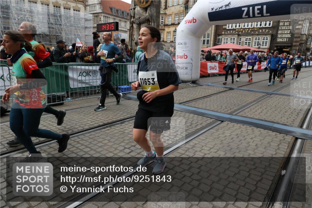 05.10.2025 - 20. swb-Marathon Bremen Yannick Fuchs http://msf.ph/oto/9251843 05.10.2025 11:14:04 Ziel 7014, 7410, 9342, 9631, 9667, 9946, 10000, 10036, 10512, 10671, 10721, 10756, 10842, 11541, 11548, 11652, 11653 meine-sportfotos.de
