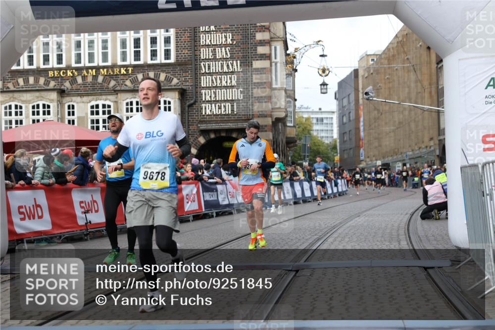 05.10.2025 - 20. swb-Marathon Bremen Yannick Fuchs http://msf.ph/oto/9251845 05.10.2025 10:45:09 Ziel 9202, 9590, 9678, 10568, 10633, 10851, 11362, 11715 meine-sportfotos.de