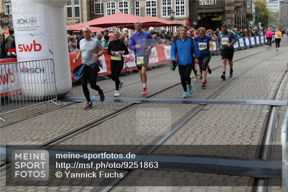 05.10.2025 - 20. swb-Marathon Bremen Yannick Fuchs http://msf.ph/oto/9251863 05.10.2025 11:14:05 Ziel 7014, 7410, 9342, 9631, 9667, 9946, 10000, 10036, 10512, 10671, 10721, 10756, 10842, 11541, 11548, 11652, 11653 meine-sportfotos.de