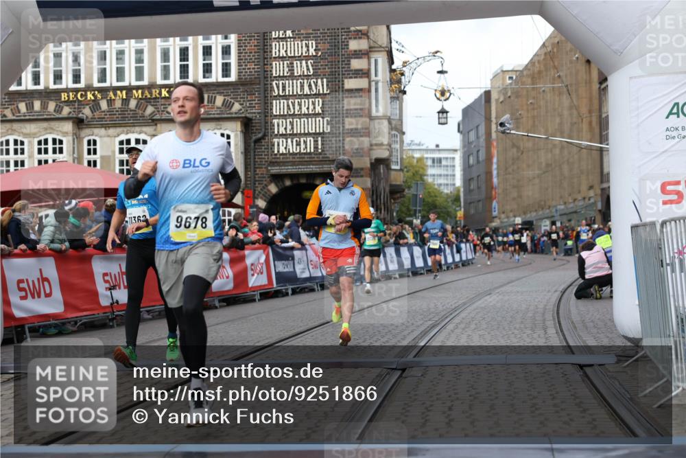 05.10.2025 - 20. swb-Marathon Bremen Yannick Fuchs http://msf.ph/oto/9251866 05.10.2025 10:45:09 Ziel 9202, 9590, 9678, 10568, 10633, 10851, 11362, 11715 meine-sportfotos.de