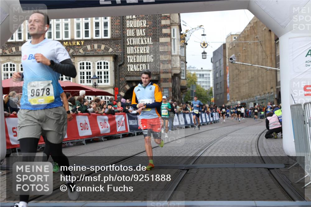 05.10.2025 - 20. swb-Marathon Bremen Yannick Fuchs http://msf.ph/oto/9251888 05.10.2025 10:45:09 Ziel 9202, 9590, 9678, 10568, 10633, 10851, 11362, 11715 meine-sportfotos.de