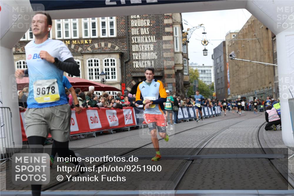 05.10.2025 - 20. swb-Marathon Bremen Yannick Fuchs http://msf.ph/oto/9251900 05.10.2025 10:45:09 Ziel 9202, 9590, 9678, 10568, 10633, 10851, 11362, 11715 meine-sportfotos.de
