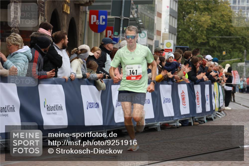 05.10.2025 - 20. swb-Marathon Bremen Strokosch-Dieckow http://msf.ph/oto/9251916 05.10.2025 12:50:09 Ziel 141, 1617, 2056, 8613 meine-sportfotos.de