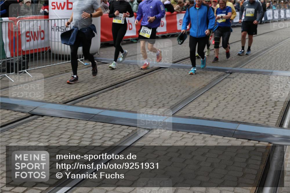 05.10.2025 - 20. swb-Marathon Bremen Yannick Fuchs http://msf.ph/oto/9251931 05.10.2025 11:14:05 Ziel 7014, 7410, 9342, 9631, 9667, 9946, 10000, 10036, 10512, 10671, 10721, 10756, 10842, 11541, 11548, 11652, 11653 meine-sportfotos.de